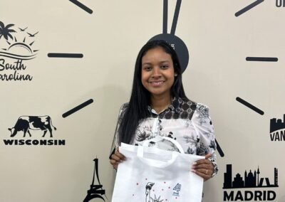 Estudiante de Forever Culinary School durante una actividad relacionada con su preparación internacional.
