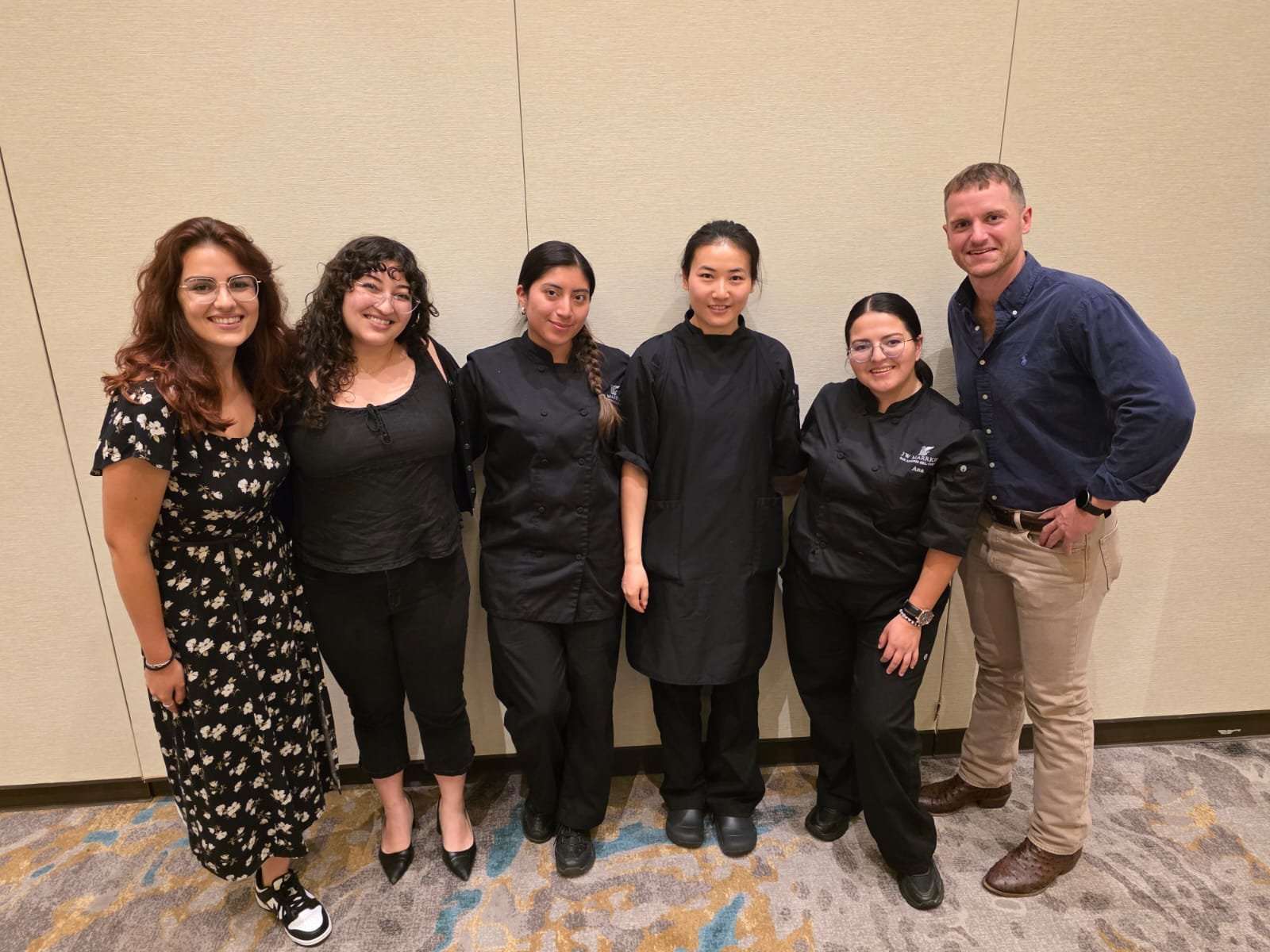 Estudiantes de Forever Culinary School en una experiencia de hotelería internacional