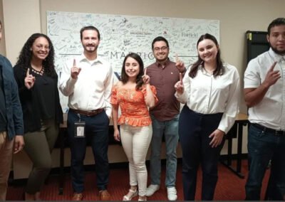 Estudiantes de Forever Culinary School compartiendo una actividad del programa internacional.